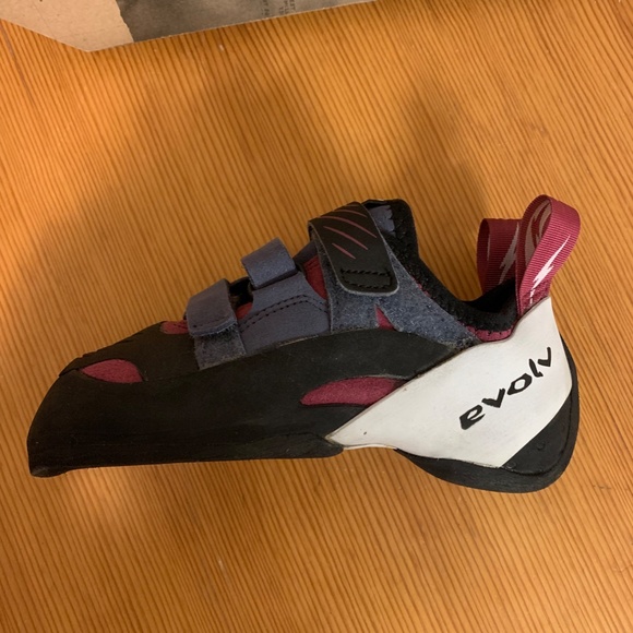 Evolv Shaman LV Rock Climbing Shoes - Picture 4 of 4